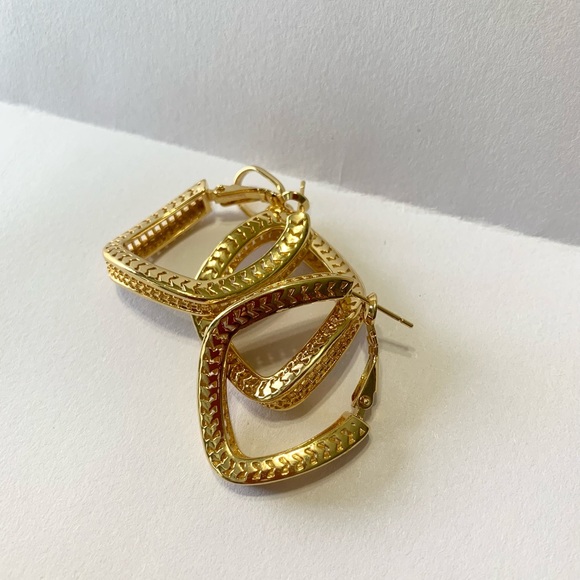 Gold plated Earrings and Pendant Set long lasting tarnish free Jewelry 24k - Picture 6 of 7